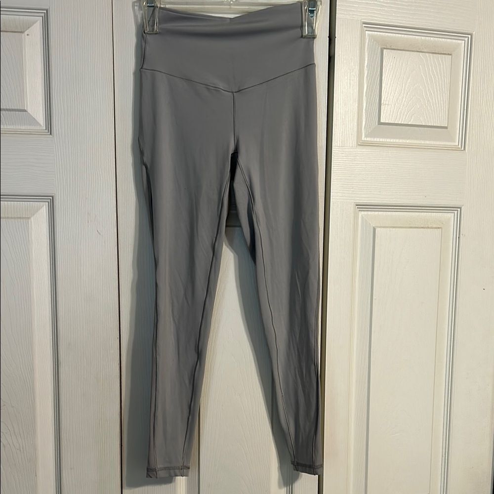 AERIE Size Small Short Silver Light Gray Leggings Stretch Compression Athleisure